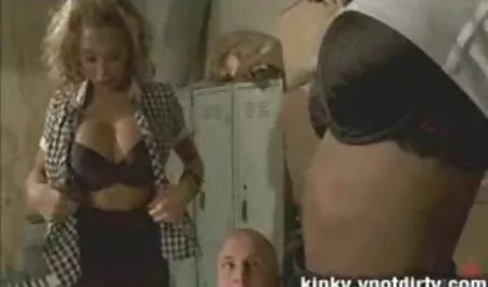 Rambut coklat vidio sek lesbian istri Melanie Hicks menelan keras kontol