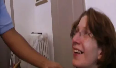 Remaja menempatkan Dildo di vidio vorno xxx pantat