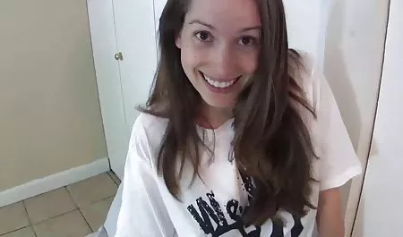 Merokok lesbian bersenang-senang dengan vidio xxx brazzer Charlie dan madu